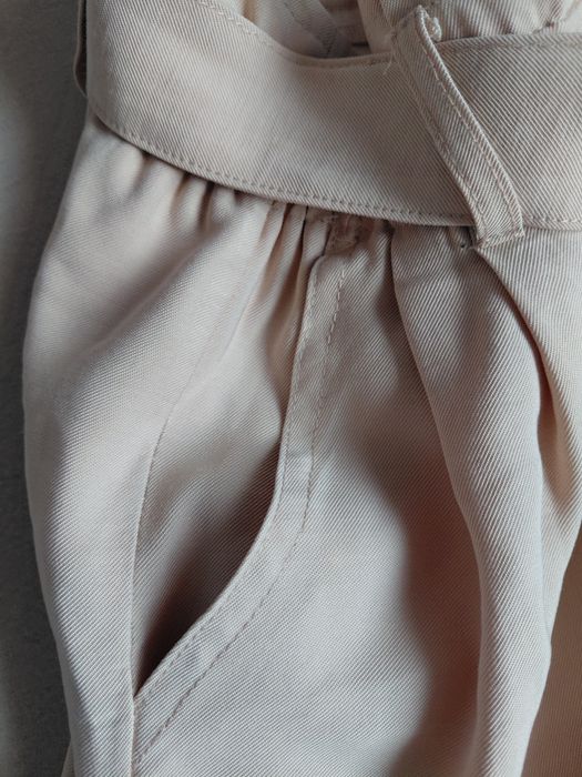 Beżowe bawełniane spodenki z kokardą r. M/L