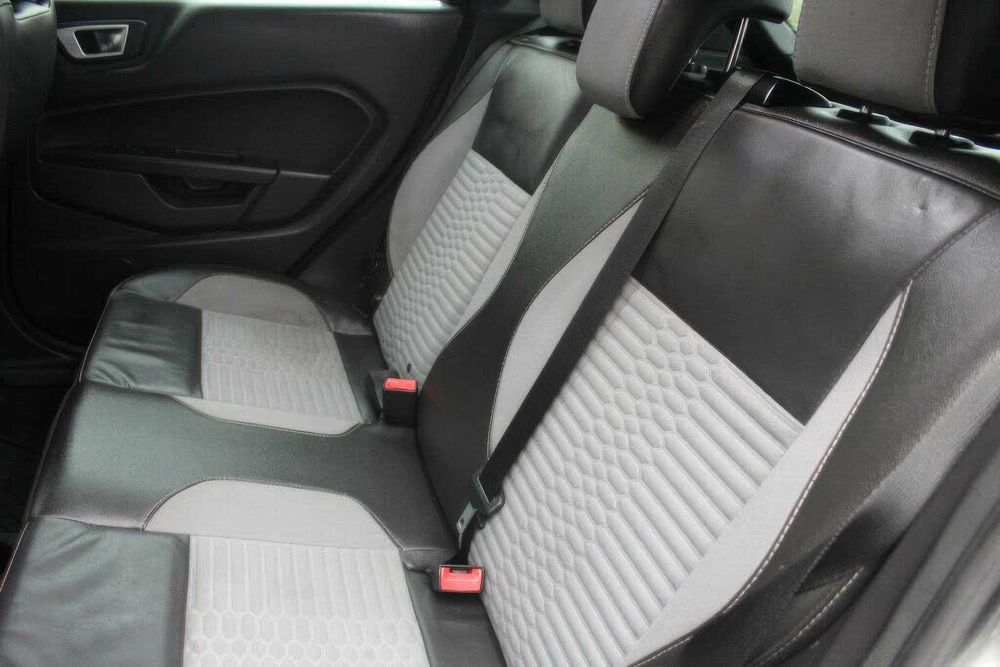 Ford Fiesta ST      2016