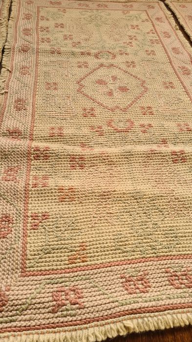 Conjunto de tapetes arraiolos menina