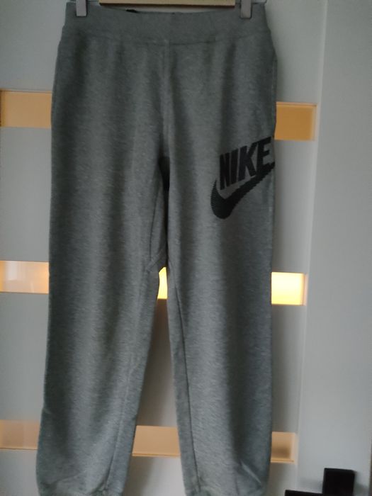 Szare dresowe spodnie