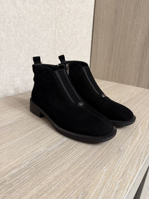 Продам женские замшевые ботинки