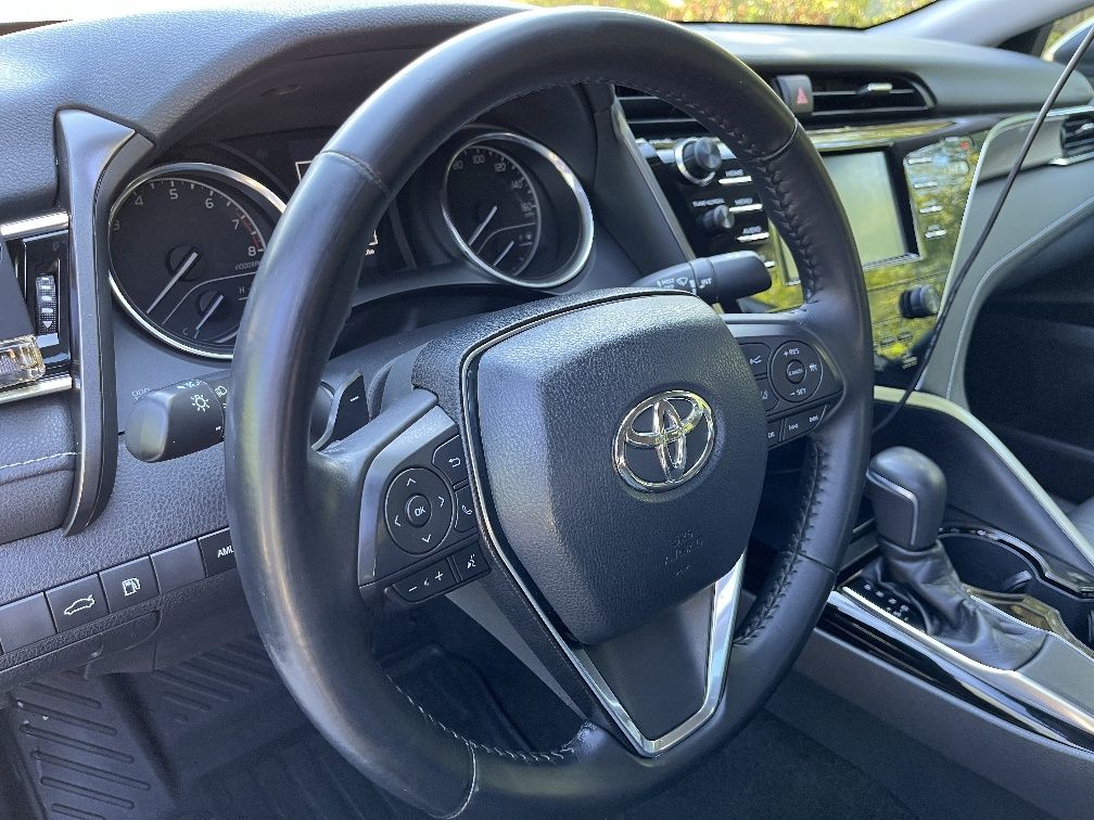 Toyota Camry 70 SE 2018