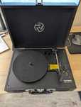 NUMARK PT01 Touring - przenośny Gramofon w walizce