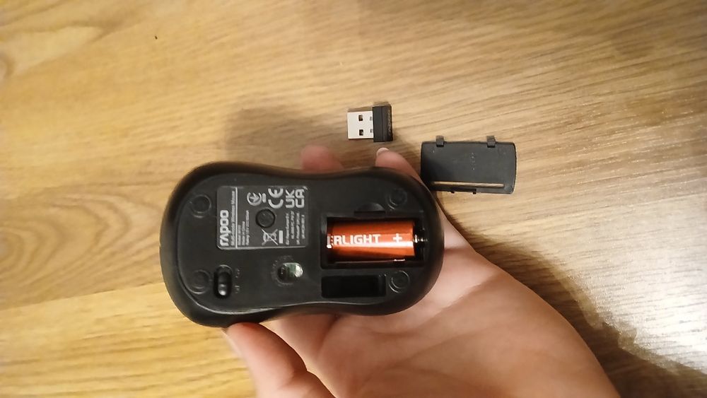 Бездротова клавіатура та мишу Rapoo 8000M
Користувалась зовсім