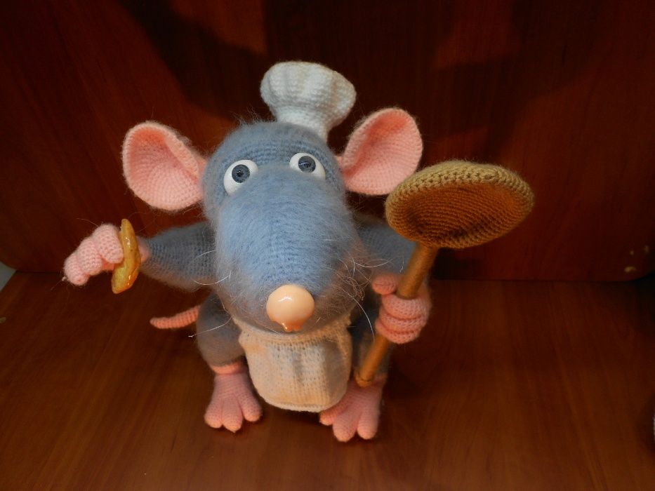 "Крис Повар на ім'я Ремі" - каркасна інтер'єрна іграшка з ангори.