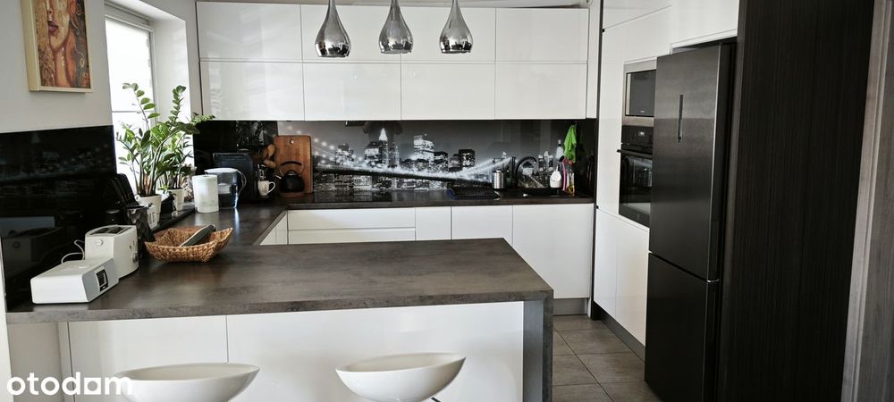 Sprzedam mieszkanie z całym wyposażeniem i miejscem parkingowym