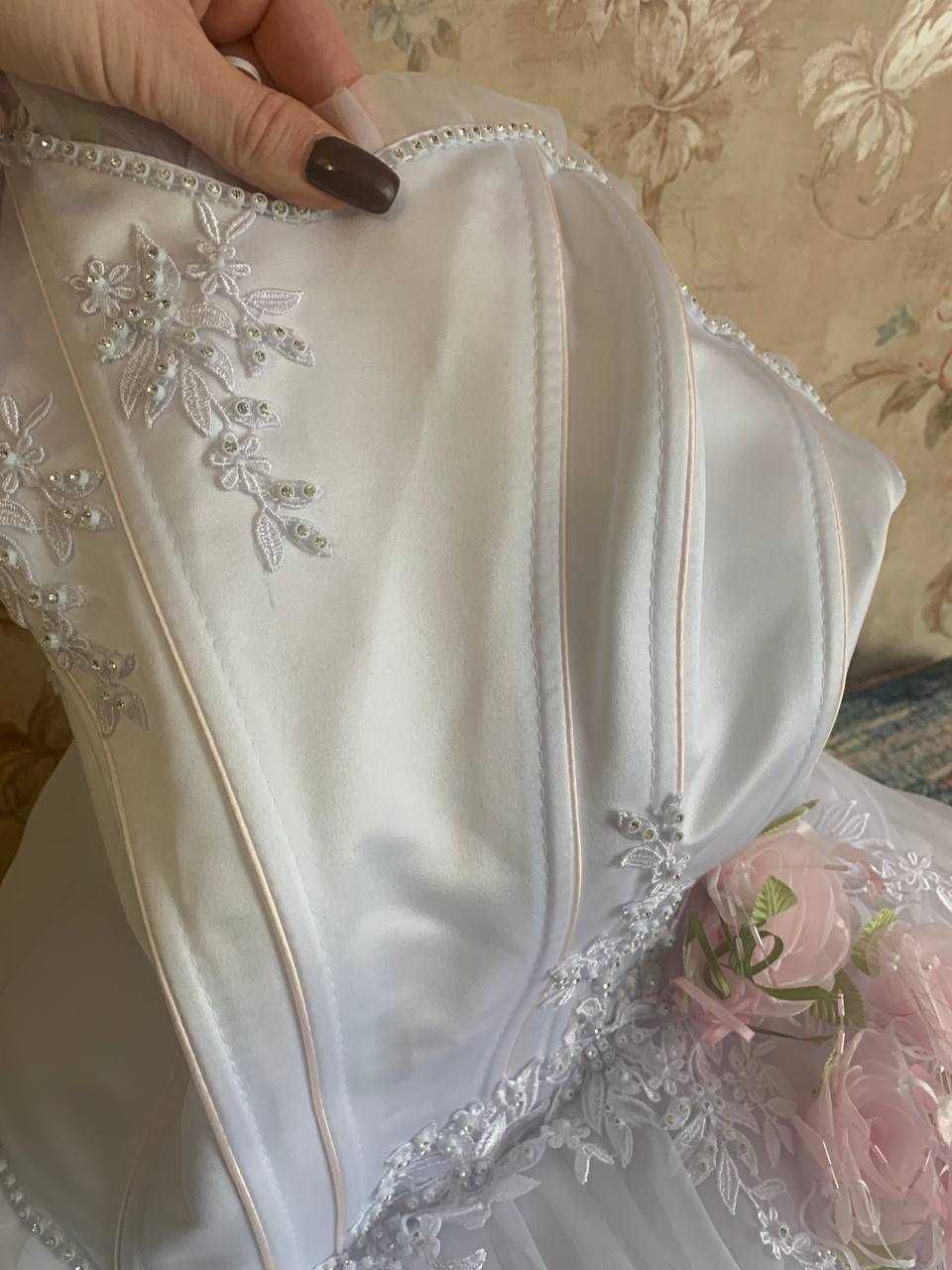 Нова весільна сукня + фата, рукавички