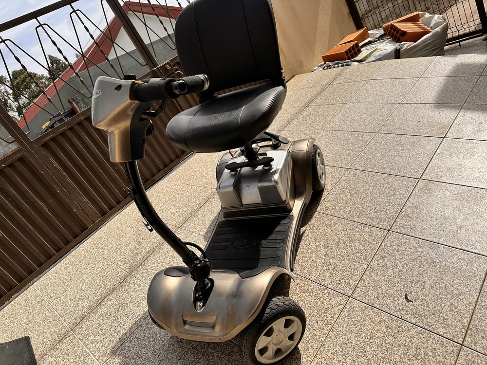 Scooter electrica  para pessoas com dificuldade