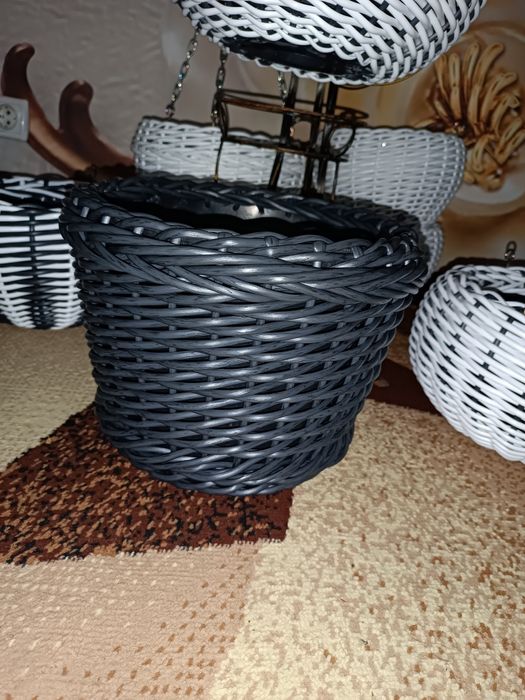 Вазони, кашпо з ротангу, власного плетіння