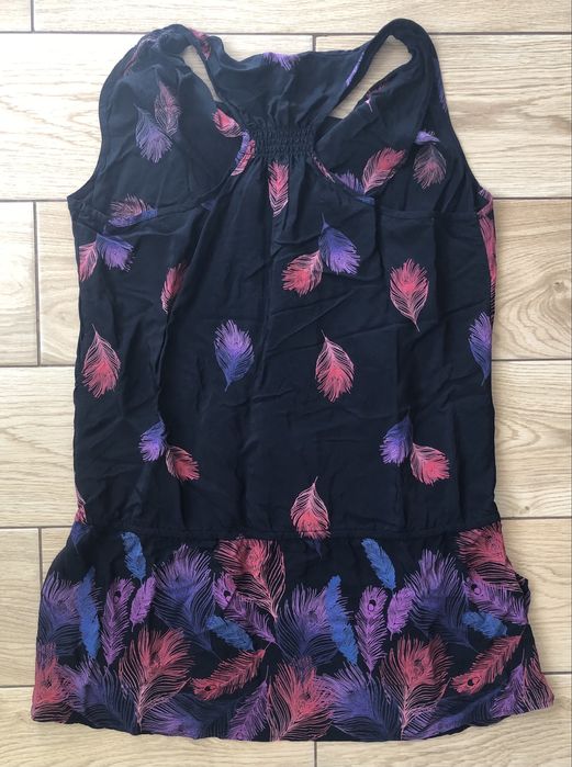 Czarna tunika z wiskozy w kolorowe liście George 44