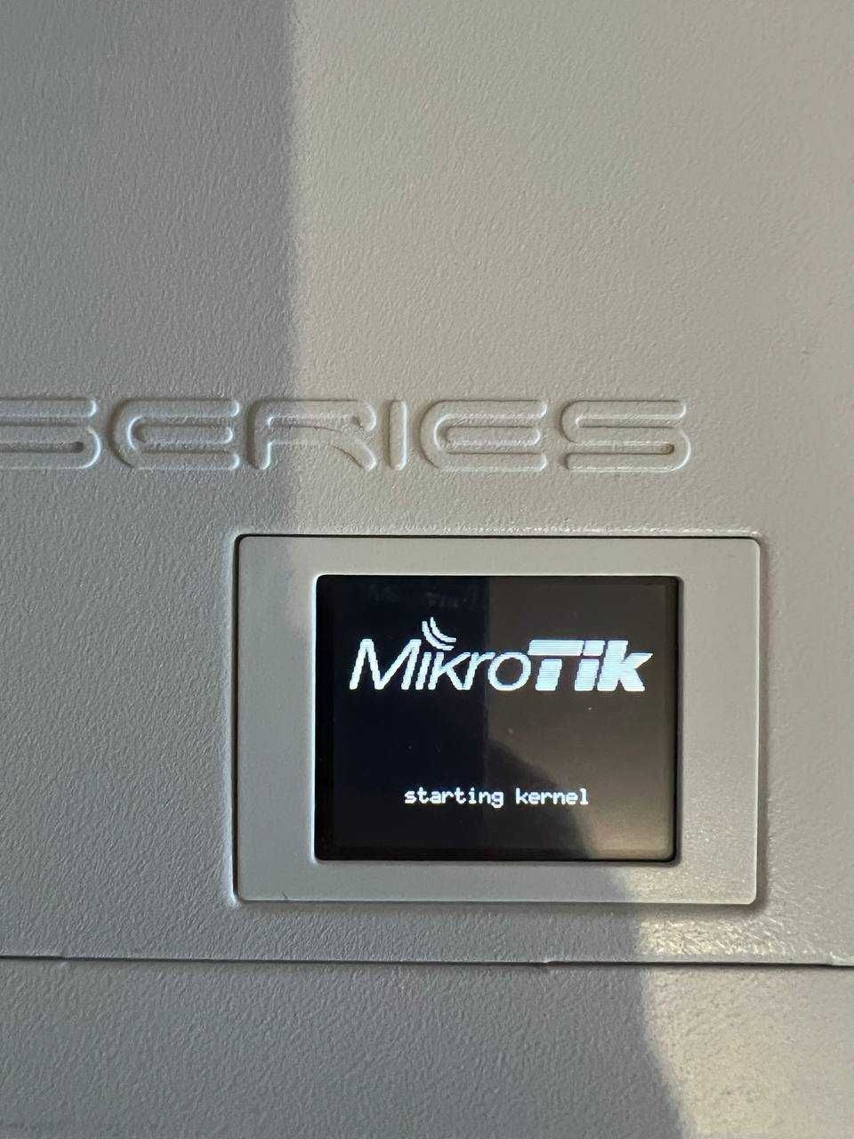 Комутатор/маршрутизатор MikroTik CRS125-24G-1S-2HnD-IN