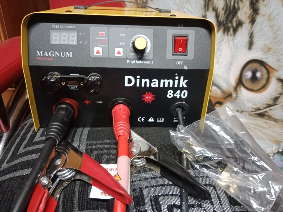 Prostownik z rozruchem 12/24V model 840