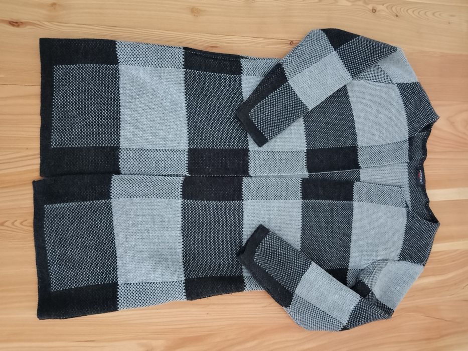 Nowy kardigan  w  czarno-szarą kratę, roz 46/48