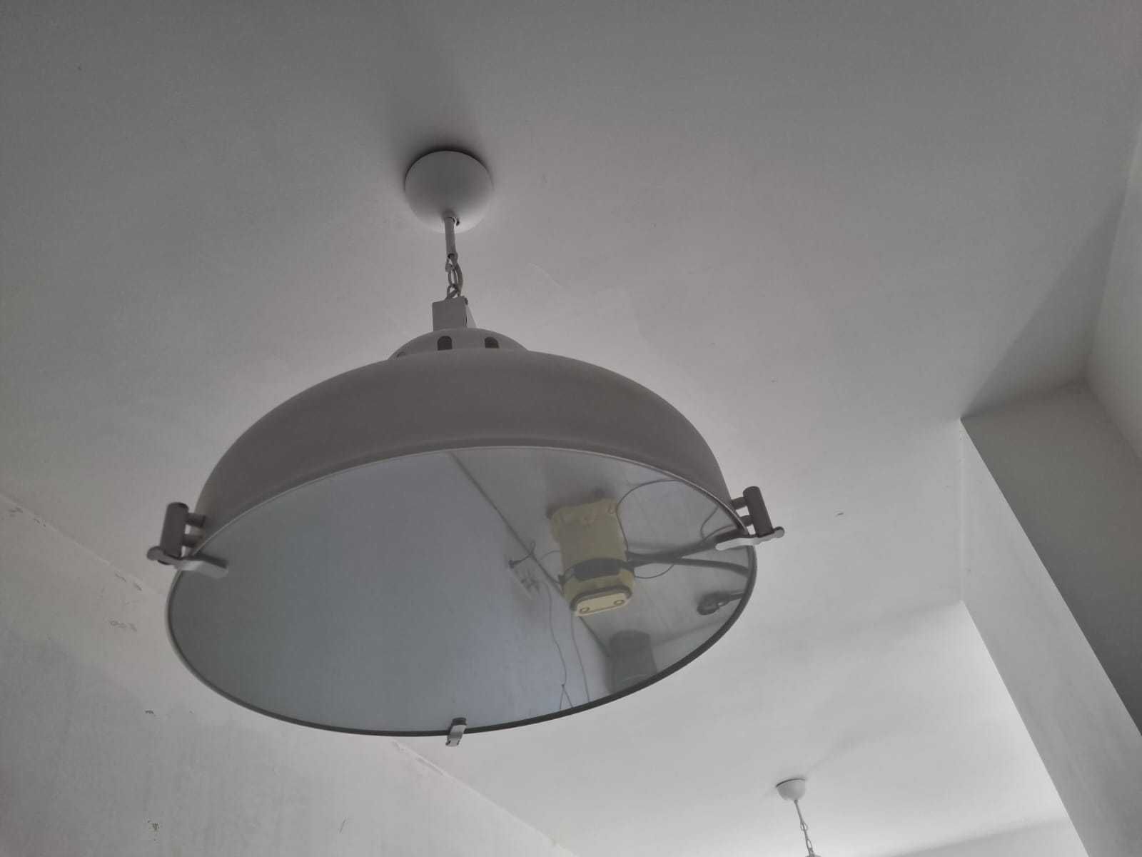 Lampy wiszące białe
