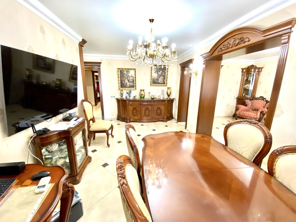 Продам 5 ком. квартиру, мебель, ремонтом, техника, 119 м.кв, центр.