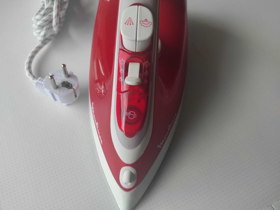 SUPER PREÇO - Ferro de passar a vapor NOVO