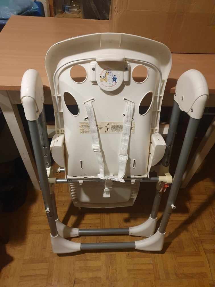 Krzesełko do karmienia dla dziecka stolik