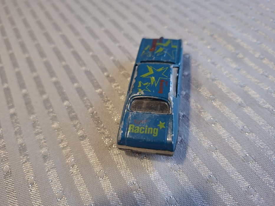 Model samochodu skala 1:64