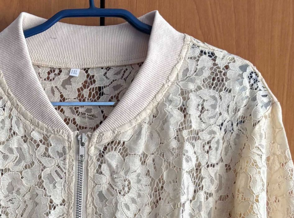 Elegancki kardigan z zamkiem błyskawicznym i koronką w rozmiarze Plus