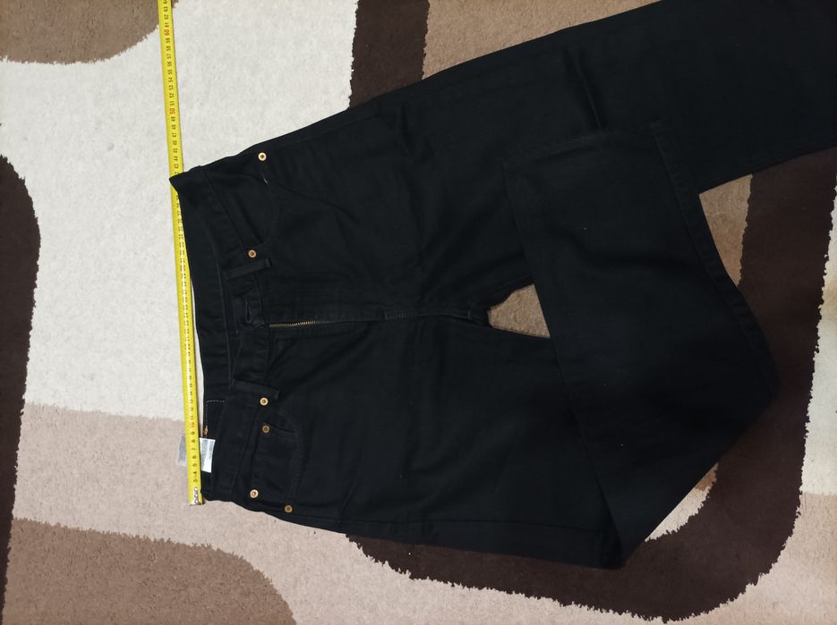 Продам джинси levi