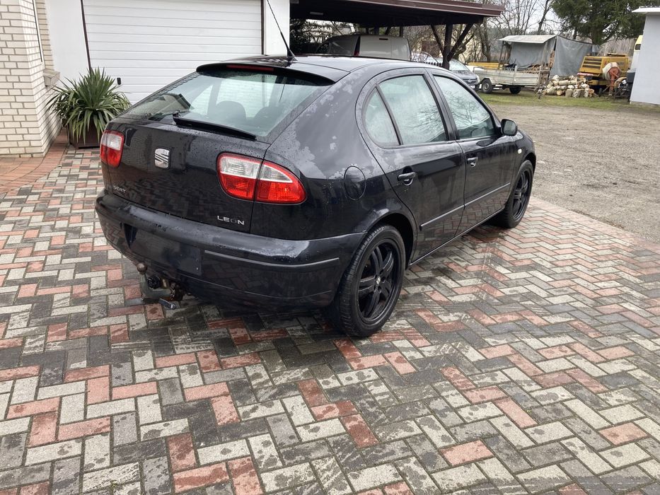 Seat Leon 1.6 czarny alufelgi