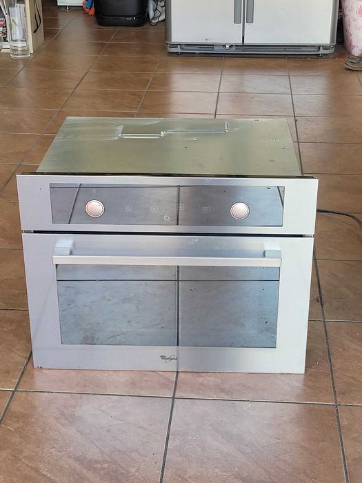 Kuchenka mikrofalowa używana do zabudowy Whirpool