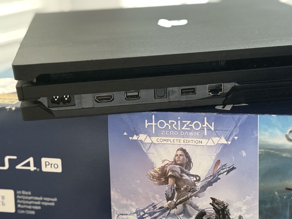 Ігрова приставка Playstation 4 PRO 1 TB, 2 геймпада