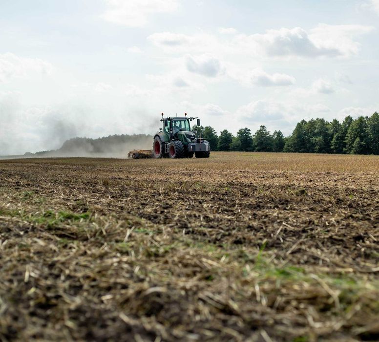 Wynajem ciągnika rolniczego Fendt 824