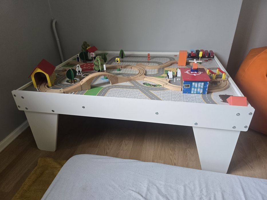 Drewniana kolejka "Jaś podróżuje koleją"