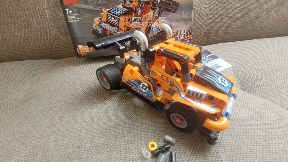 HO HO HO - LEGO Technic 42104 - Ciężarówka Wyścigowa 2w1 - KOMPLETNY
