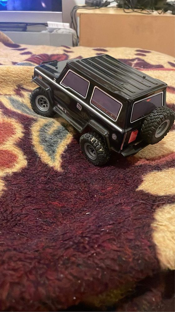 Vendo hobby plus escala 1/24 ou troco por material para trx4 sport