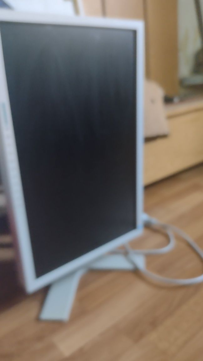 Монитор Eizo со встроенными динамиками