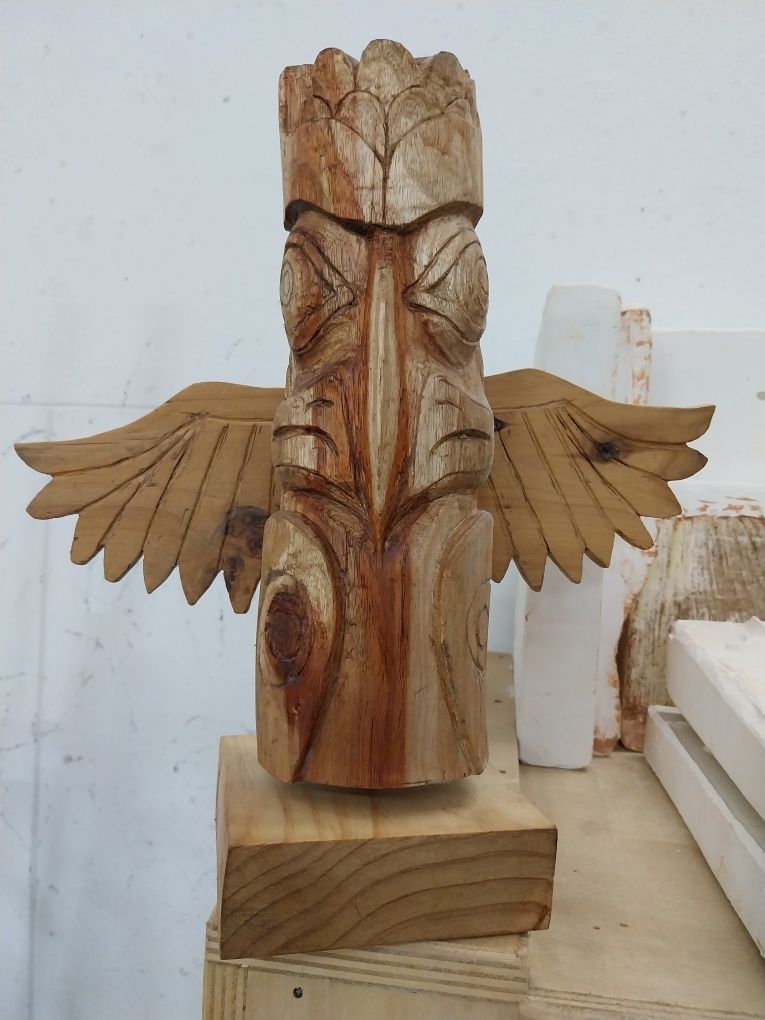 Vendo Toten - escultura em madeira