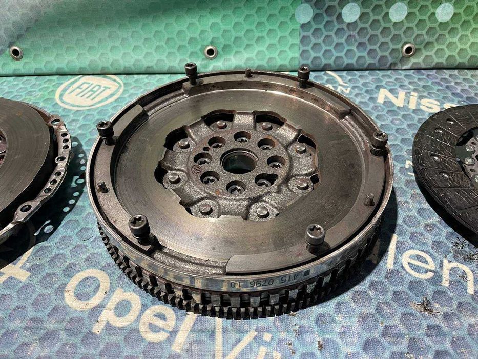 Зчеплення комплект демпфер Трафік3 Renault Trafic 302052965r Віваро1.6