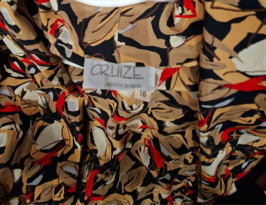 Блуза з розрізом