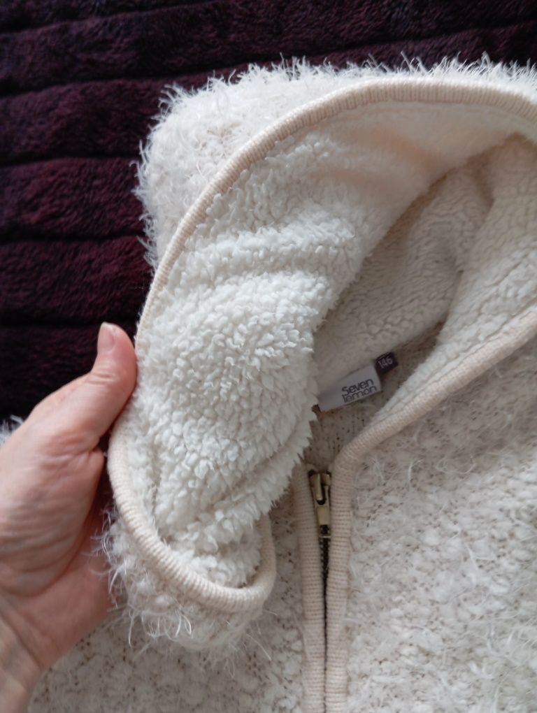 R. 146 sweter rozpinany, sweterek z kapturem, ciepły, milutki, ecru