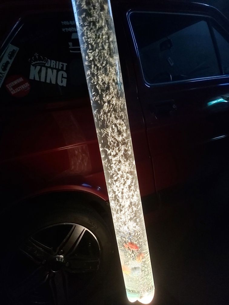 Lampa podłogowa kolumna rybki akwarium
