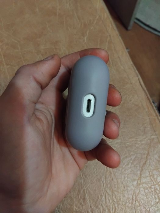 Продам airpods не пам'ятаю яка модель