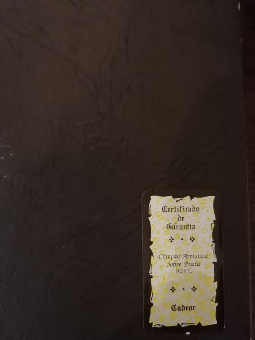 Quadros com criação artística sobre placa de prata