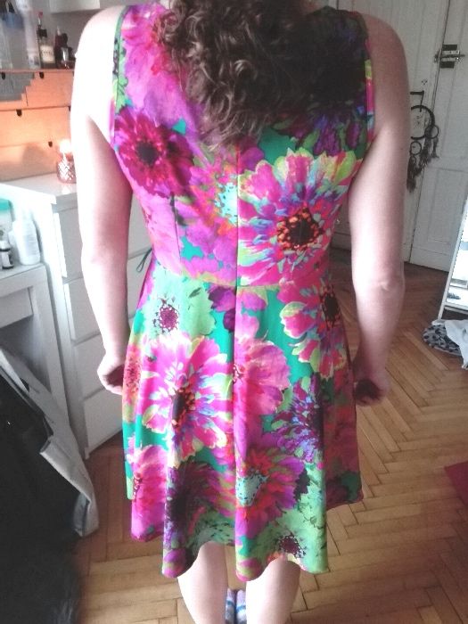 Wallis Petite kolorowa sukienka we wzory tęczowa modna rozkloszowana S