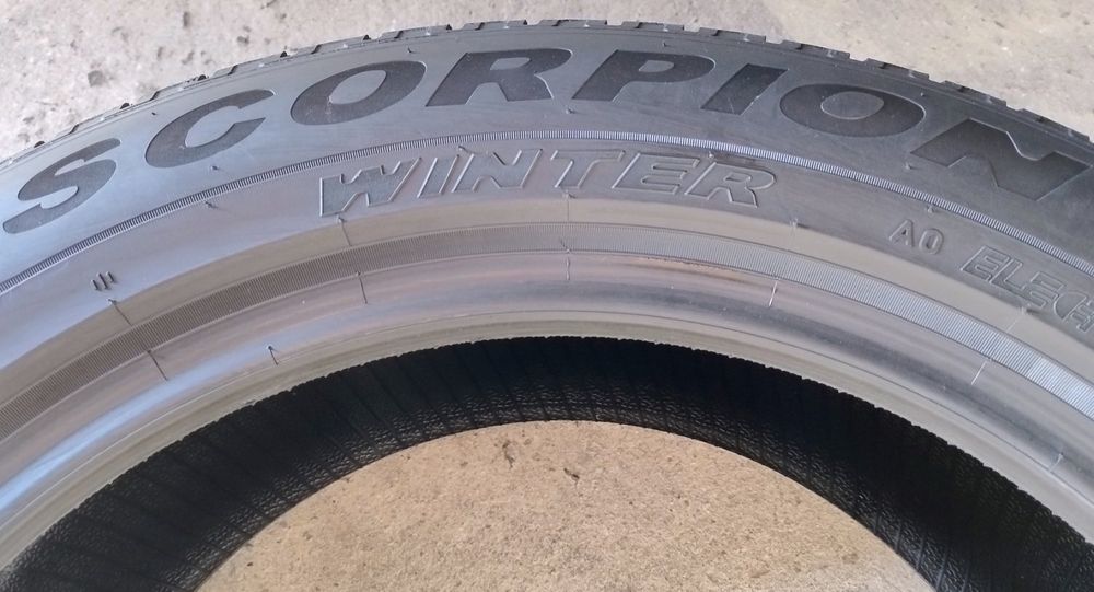 Шини зимові R19 235/55 Pirelli Scorpion Winter
