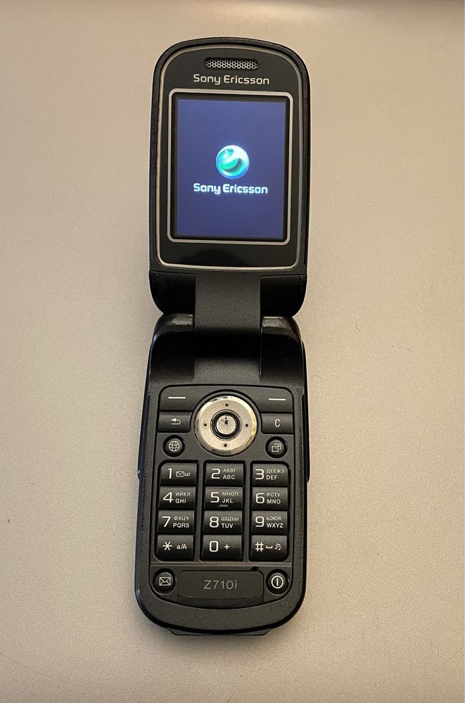 Мобильный телефон Sony Ericsson Z710i