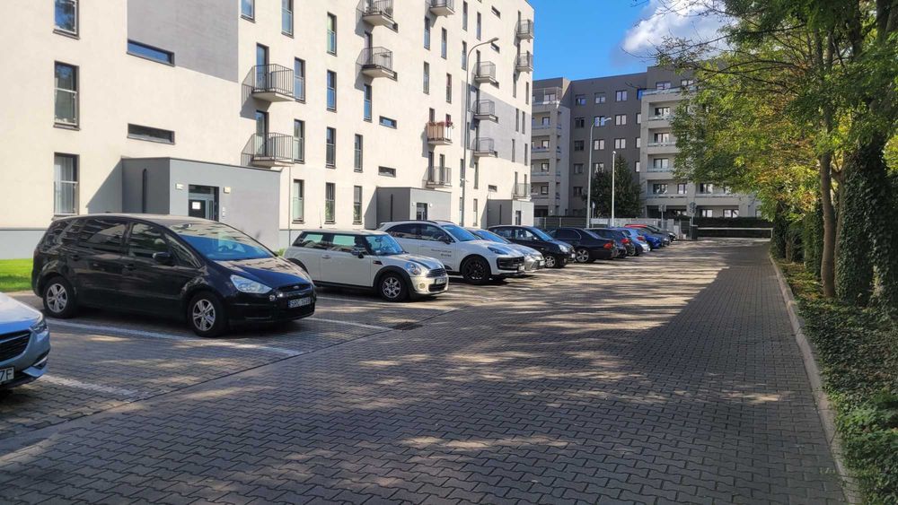 Sprzedam miejsce postojowe podziemne Wrocław–Tarnogaj–Jesionowa/Nyska