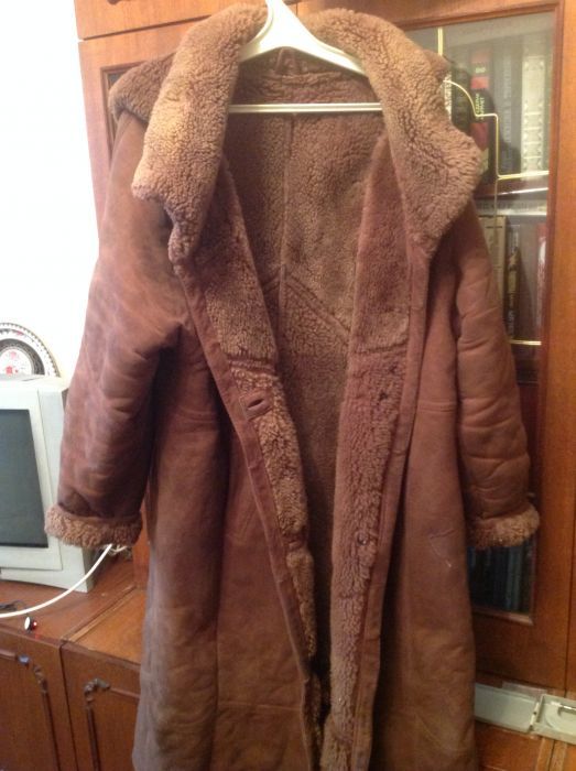 Женскую натуральную дублёнку с капюшоном 48-50р в хор состоянии1500 гр