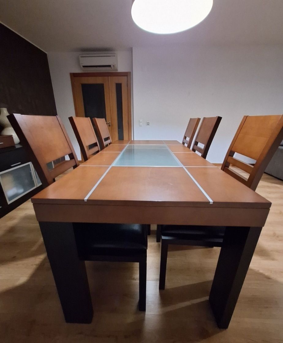 Mesa com 6 cadeiras