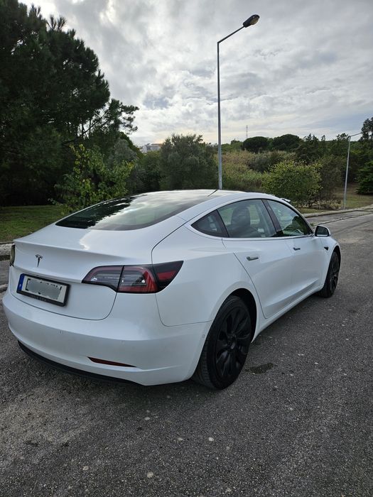 Tesla model 3 SR plus