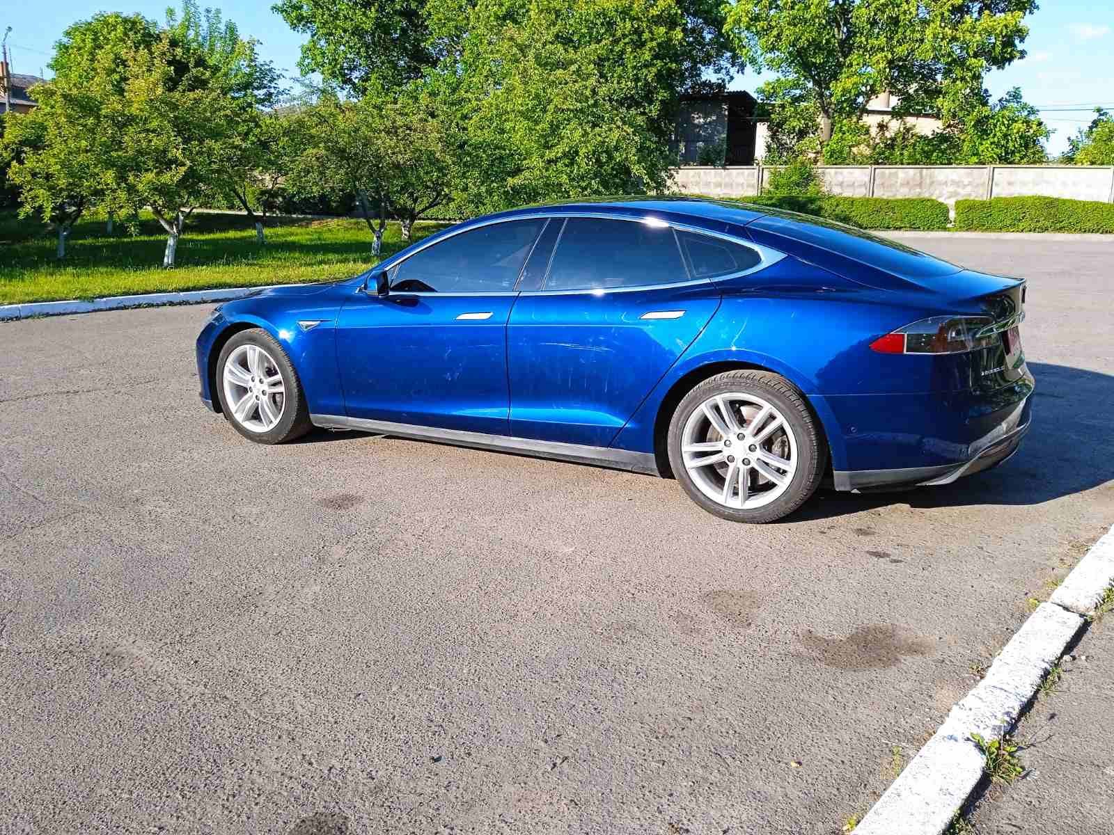 Tesla model S 2016