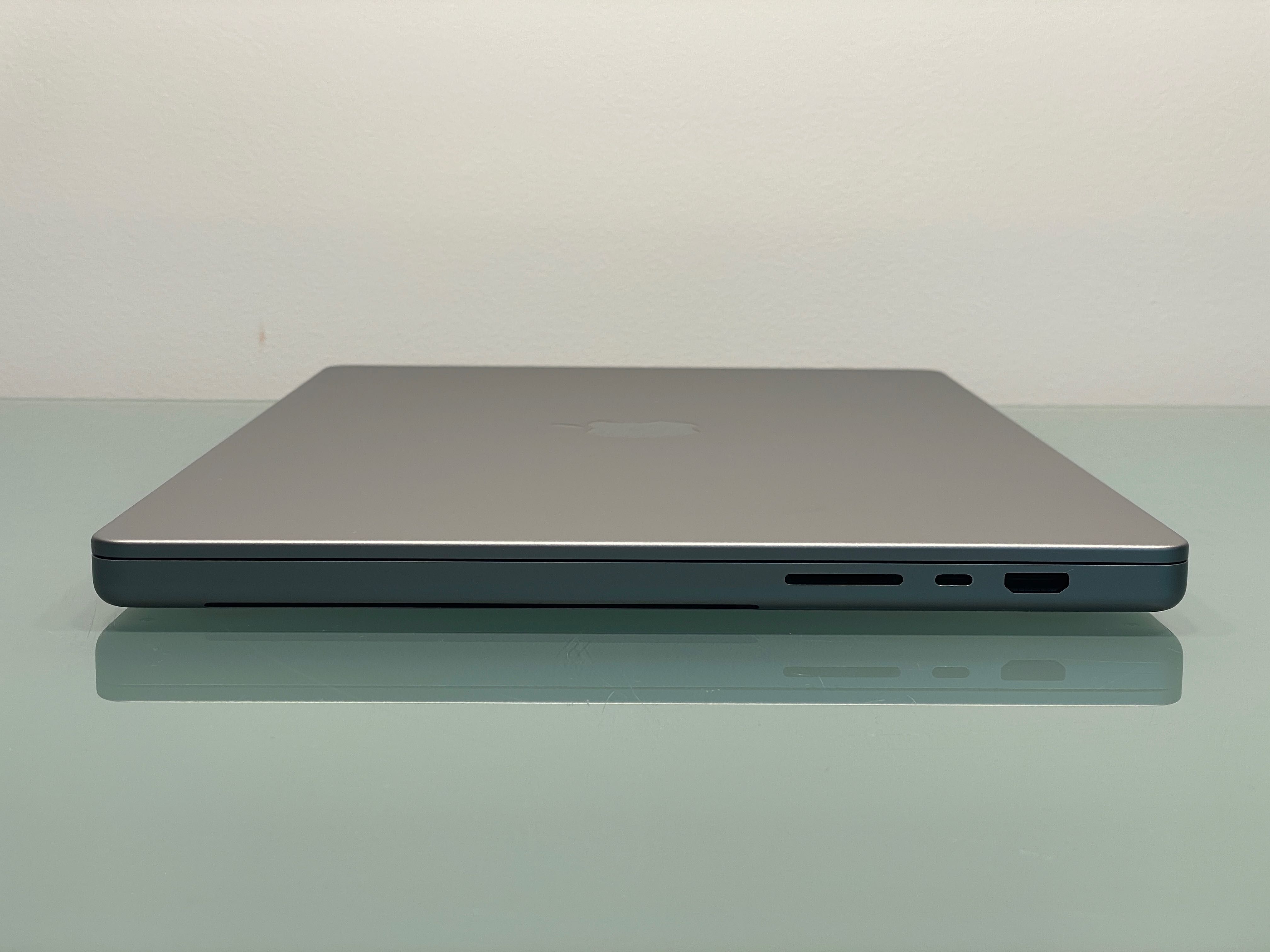 2021 MacBook Pro A2485 16" M1 PRO 32GB 512GB