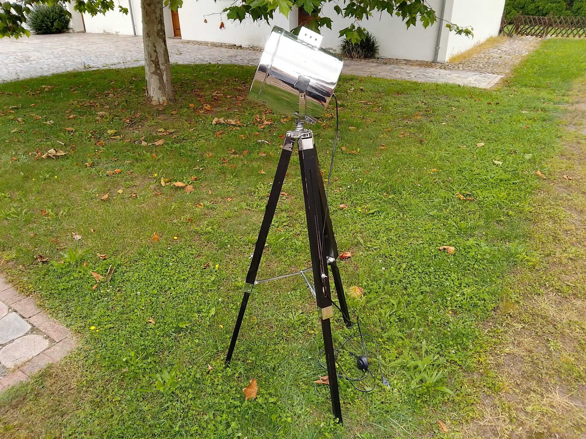 Lampa na statywie tripod loft