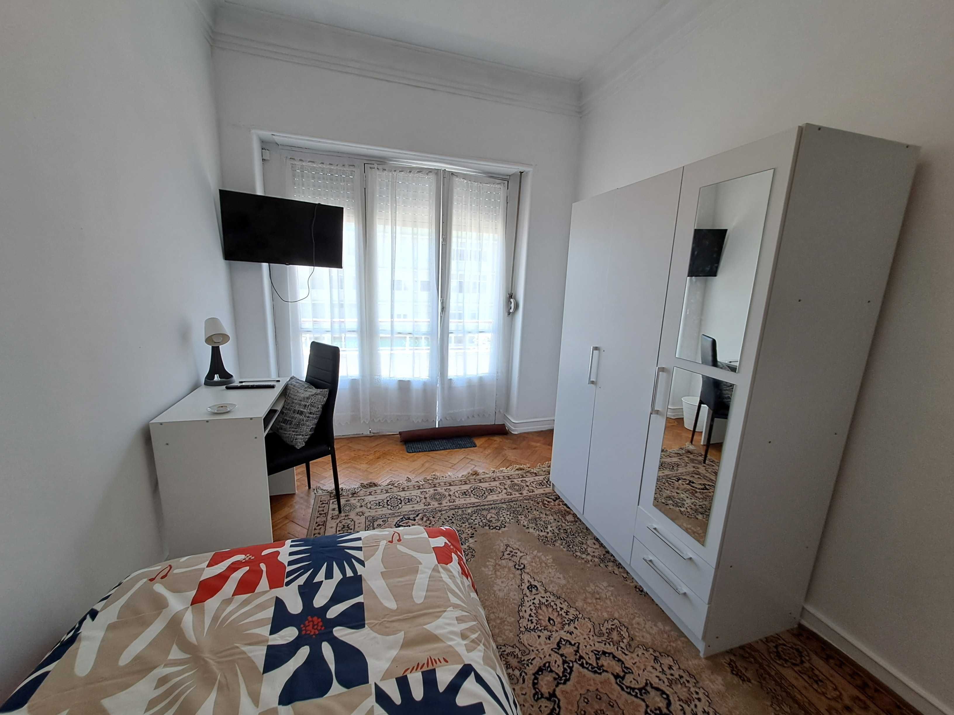 Quartos Disponíveis na Av. Forças Armadas ( Cidade Universitária )